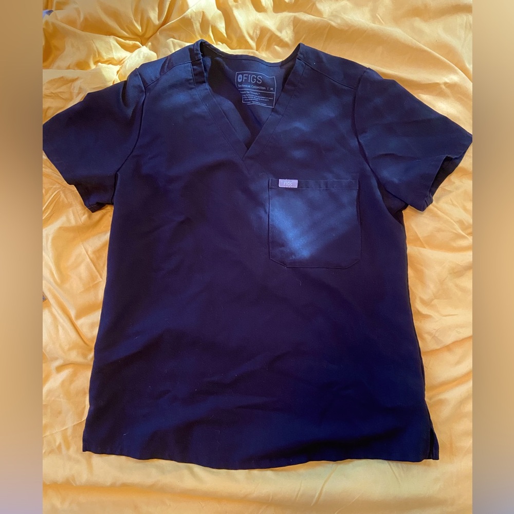 figs black one pocket scrub top size medium